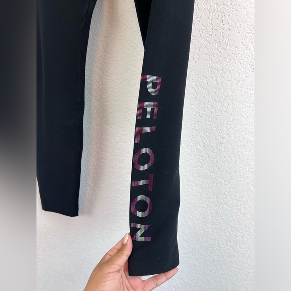 Peloton Logo side Leg Leggings size Small - Picture 3 of 8